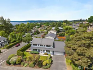 Leveled corner lot close to everything!