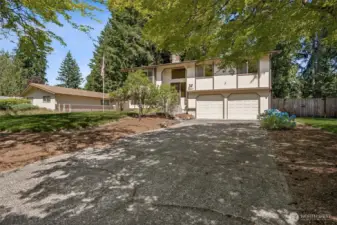 Welcome to 2810 Brentwood Dr SE! This home has been loved by the only owners since it was built. Time for them to pass it on to someone else to love.