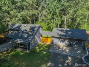 Nestled in the Sunwood Lakes community, an easy commute to Olympia, I5, and JBLM.