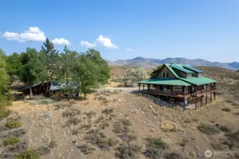 Convenient location between Twisp and Winthrop, close to the schools, Patterson Lake recreation area, trails, and open space.