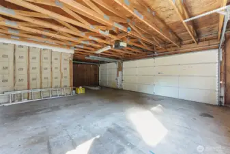 Oversized garage with studio at back, so many possibilities.