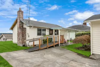 Guest House with its own parking area