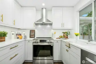 Updated Kitchen w/Quartz Counters