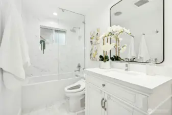 Updated Bathroom w/modern finishes