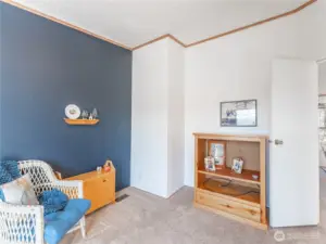 Bonus den off main living perfect for work or hobbies