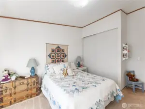 Additional bedroom offering great natural light and versatility