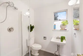 West home - 22511: private 3/4 bathroom.