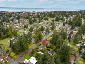 Both 22511 and 22511 1/2 are within 2 miles of everything downtown Edmonds has to offer.  And under a mile to many restaurants, PCC and QFC.  Plus, easy access to I-5.