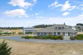 Drive through driveway.  Lots of parking.