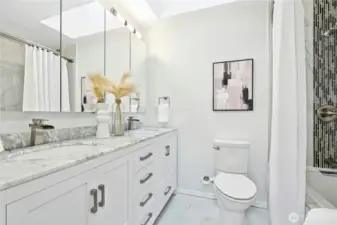 Double vanity with quartz counters and large soaking tub