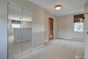 Upper bedroom, cont.