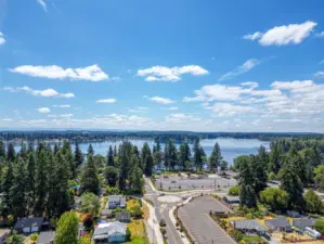 Close to bases, lakes, shopping and the freeway.