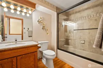 Main level full bath