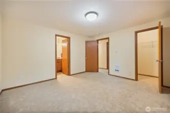 Primary bedroom w/ ample sized walk-in closet