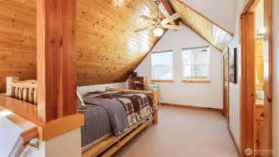 A bright, open feel in the loft thanks to the large windows.