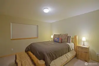Large bedroom 3