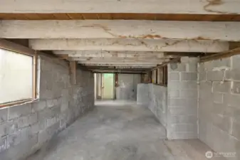Unfinished basement with w/d hookups