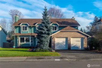 If you’ve been waiting for a home with a Main Floor MIL/Guest Suite, look no further!