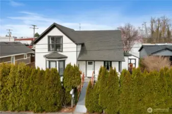 Zoned for Residential or Commercial Use!