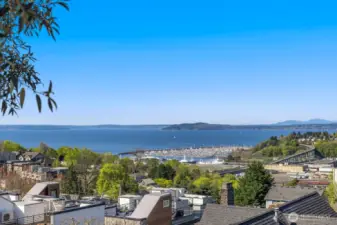 -Incomparable views meet coventable privacy on the rooftop decks.