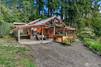 Outdoor Kitchen