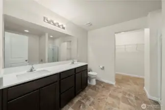 Primary en-suite bathroom