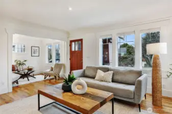 Additional seating area in front alcove