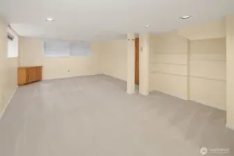 Large bonus room/TV/Family room