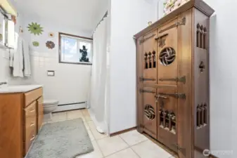 Upstairs full bath