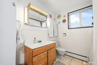 Upstairs full bath
