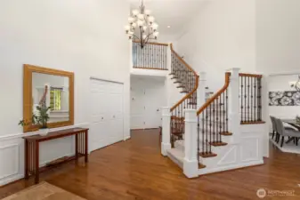 Beautiful light and bright entry welcomes you in with vaulted ceilings and fresh paint.