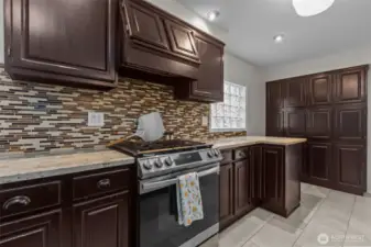 Kitchen w/ New Stainless Steel Appliances