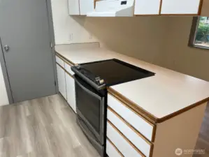 BRAND SPANKIN' NEW STOVE