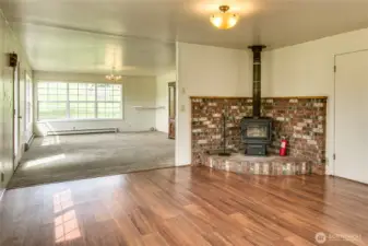 FLOW FROM DINING TO LIVING ROOM