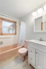 Main level bath w/ newer vanity