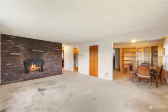 Family room w/ wood fireplace converted to gas