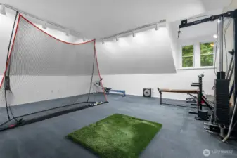 Bonus room with tall ceilings