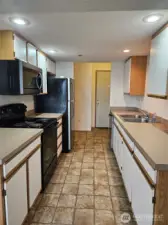 Kitchen & Dining