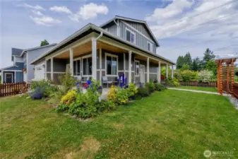 Corner view. Look at this cute yard!