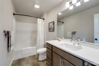 Upstairs full bathroom