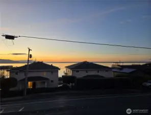 Great westerly views of the bay and islands