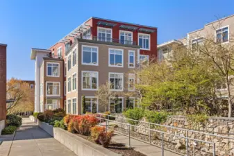 Top-floor condominium in Harbor Square’s Starfish building, ideally positioned on the quiet north side of the community.