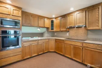 Newer appliances throughout