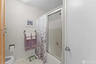 14211 Bathroom