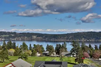 Convenient central Freeland location close to parks, restaurants, shops, banks, etc. Welcome to Whidbey! Welcome Home!