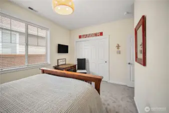 Guest bedroom 2nd view