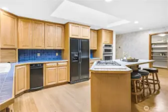 Modern Appliances: Convenient microwave and oven combo for culinary convenience.