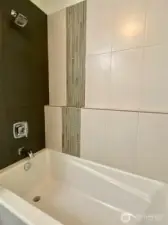 Tiled primary bath tub/shower!