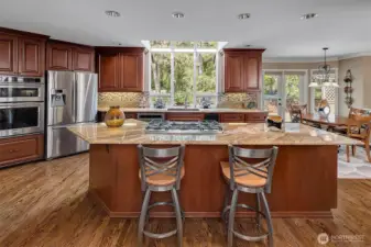 Island Counter with Breakfast Bar