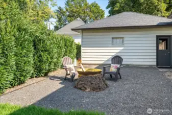 Backyard firepit